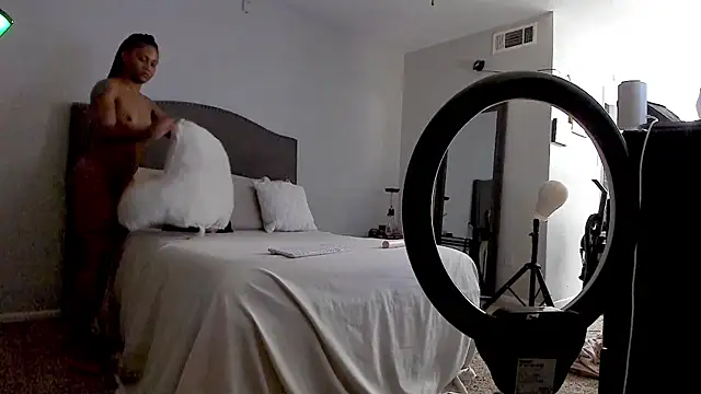 Snapshot of yiauana chatting on October 20, 2025, 1:07 am yiauana online show from October 20, 2025, 1:07 am