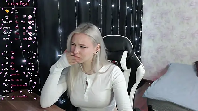 Snapshot of VikaPowers chatting on January 6, 2025, 11:18 am VikaPowers online show from January 6, 2025, 11:18 am