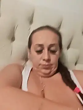 Snapshot of AvaLloyd chatting on October 9, 2025, 5:57 pm AvaLloyd online show from October 9, 2025, 5:57 pm