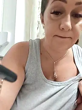 Snapshot of AvaLloyd chatting on October 14, 2025, 2:23 am AvaLloyd online show from October 14, 2025, 2:23 am