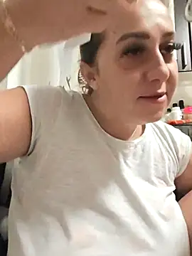 Snapshot of AvaLloyd chatting on October 6, 2025, 2:46 am AvaLloyd online show from October 6, 2025, 2:46 am