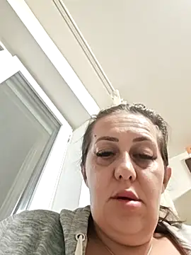 Snapshot of AvaLloyd chatting on October 16, 2025, 2:20 am AvaLloyd online show from October 16, 2025, 2:20 am