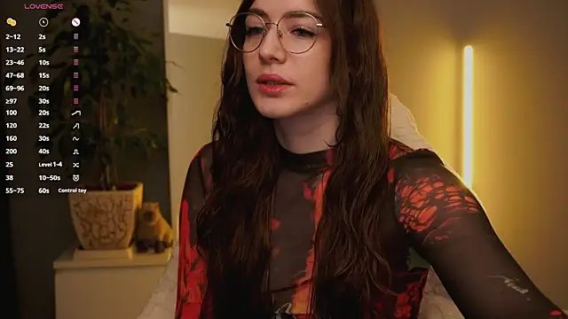 Ester Hill online show from September 28, 2025, 1:12 am