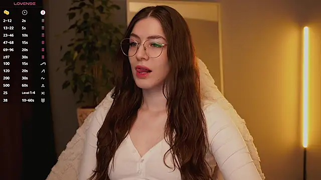 Ester Hill online show from December 3, 2025, 12:33 am