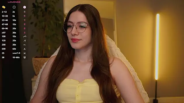 Snapshot of Ester_Hill chatting on February 12, 2026, 3:28 am Ester Hill online show from February 12, 2026, 3:28 am