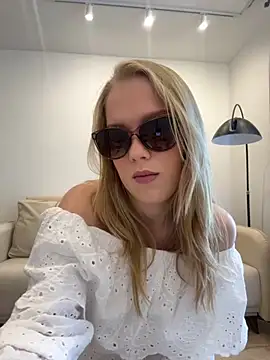 Snapshot of Little_Forest_ELF chatting on October 12, 2025, 11:22 am Little Forest ELF online show from October 12, 2025, 11:22 am