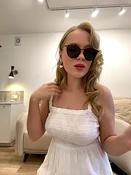 Snapshot of Little_Forest_ELF chatting on October 18, 2025, 12:40 pm Little Forest ELF online show from October 18, 2025, 12:40 pm