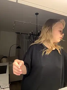 Snapshot of Little_Forest_ELF chatting on October 17, 2025, 9:05 pm Little Forest ELF online show from October 17, 2025, 9:05 pm