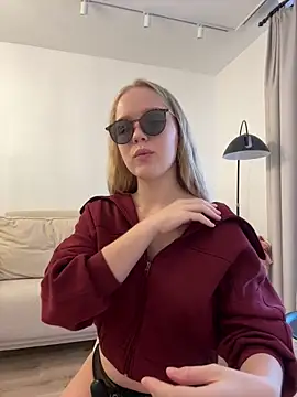 Snapshot of Little_Forest_ELF chatting on November 2, 2025, 5:56 am Little Forest ELF online show from November 2, 2025, 5:56 am