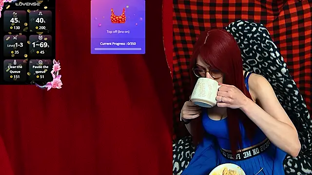 ElliMoor online show from September 24, 2025, 8:10 am