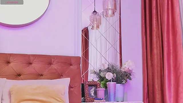 Snapshot of EmilyColle_ chatting on October 18, 2025, 4:14 am EmilyColle  online show from October 18, 2025, 4:14 am