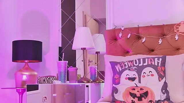 Snapshot of EmilyColle_ chatting on October 25, 2025, 4:44 am EmilyColle  online show from October 25, 2025, 4:44 am