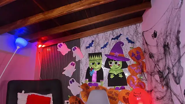 Snapshot of chloe_blue chatting on October 31, 2025, 12:24 pm chloe blue online show from October 31, 2025, 12:24 pm