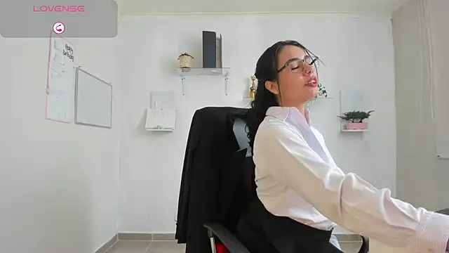 Snapshot of susana_monroy chatting on September 22, 2025, 5:52 pm susana monroy online show from September 22, 2025, 5:52 pm