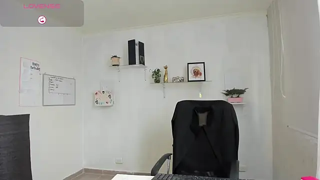 Snapshot of susana_monroy chatting on October 6, 2025, 5:57 pm susana monroy online show from October 6, 2025, 5:57 pm