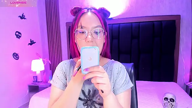 Snapshot of sweet--emily chatting on October 30, 2025, 4:11 am sweet--emily online show from October 30, 2025, 4:11 am