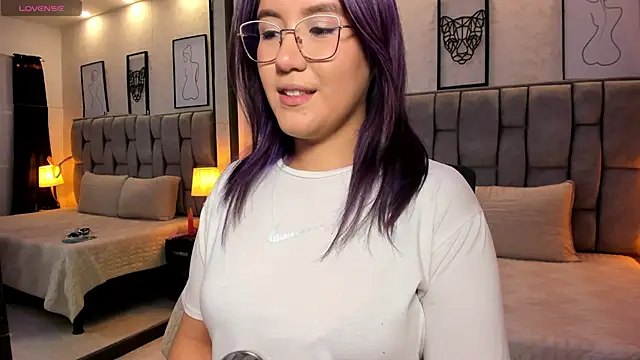 Snapshot of sweet--emily chatting on February 23, 2025, 4:17 am sweet--emily online show from February 23, 2025, 4:17 am