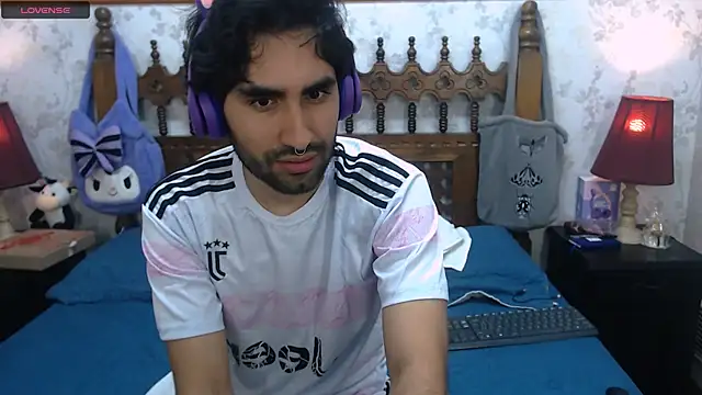 Snapshot of MilanZaire chatting on March 3, 2025, 2:00 am MilanZaire online show from March 3, 2025, 2:00 am