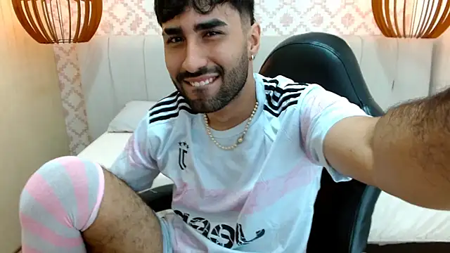 Snapshot of MilanZaire chatting on September 8, 2025, 11:26 pm MilanZaire online show from September 8, 2025, 11:26 pm