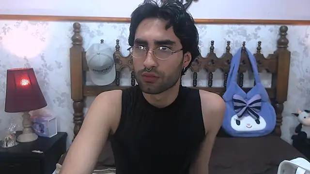 Snapshot of MilanZaire chatting on February 27, 2025, 12:36 am MilanZaire online show from February 27, 2025, 12:36 am