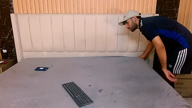 Snapshot of MilanZaire chatting on December 19, 2025, 12:25 am MilanZaire online show from December 19, 2025, 12:25 am