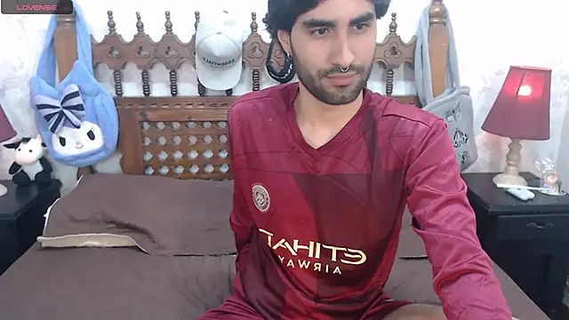 Snapshot of MilanZaire chatting on March 12, 2025, 11:22 pm MilanZaire online show from March 12, 2025, 11:22 pm