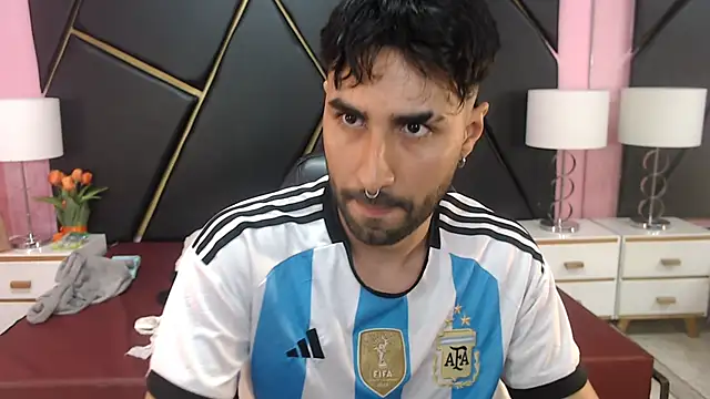 Snapshot of MilanZaire chatting on September 24, 2025, 11:21 pm MilanZaire online show from September 24, 2025, 11:21 pm