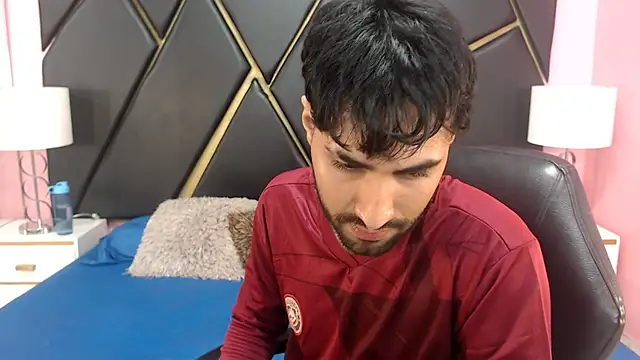 Snapshot of MilanZaire chatting on September 11, 2025, 12:32 am MilanZaire online show from September 11, 2025, 12:32 am