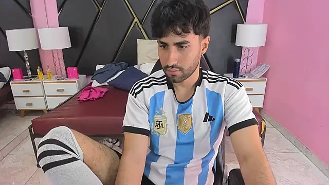 Snapshot of MilanZaire chatting on November 23, 2025, 10:09 pm MilanZaire online show from November 23, 2025, 10:09 pm