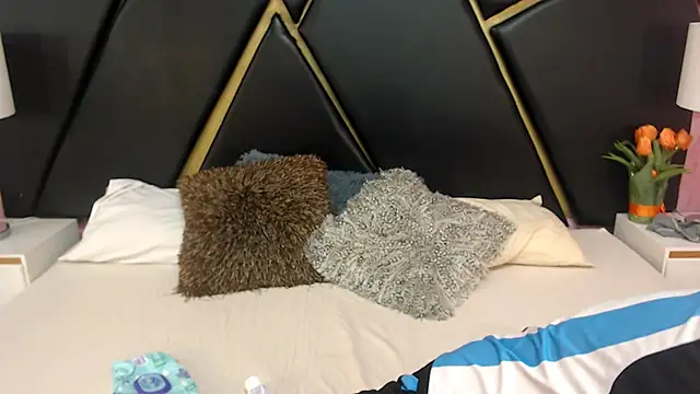 Snapshot of MilanZaire chatting on September 13, 2025, 6:52 pm MilanZaire online show from September 13, 2025, 6:52 pm