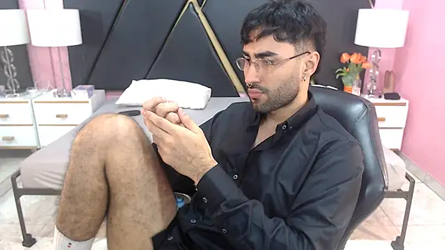 Snapshot of MilanZaire chatting on October 4, 2025, 9:49 pm MilanZaire online show from October 4, 2025, 9:49 pm