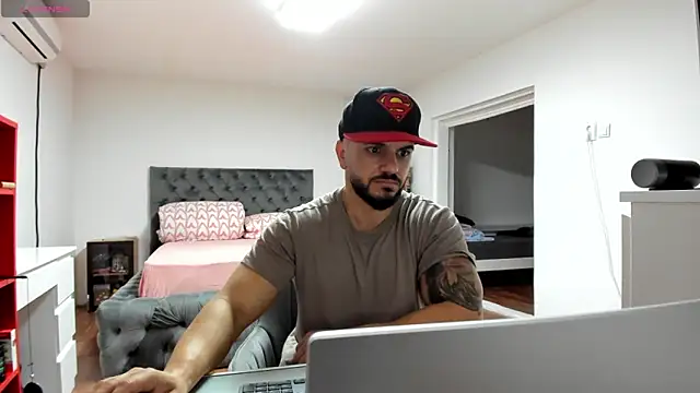 supermanboy94 online show from November 11, 2025, 7:03 am