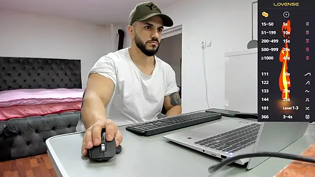 Snapshot of supermanboy94 chatting on February 25, 2026, 6:35 am supermanboy94 online show from February 25, 2026, 6:35 am