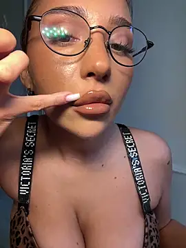 CardiSweetBaby online show from September 30, 2025, 12:11 pm