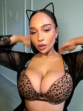 CardiSweetBaby online show from September 29, 2025, 11:38 am