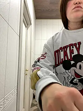 Snapshot of Karolina_llove chatting on October 20, 2025, 12:17 pm Karolina llove online show from October 20, 2025, 12:17 pm