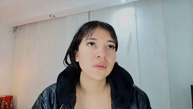 lina bedoya  online show from December 19, 2025, 11:45 am