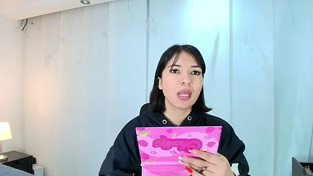 Snapshot of lina_bedoya_ chatting on October 10, 2025, 11:33 am lina bedoya online show from October 10, 2025, 11:33 am