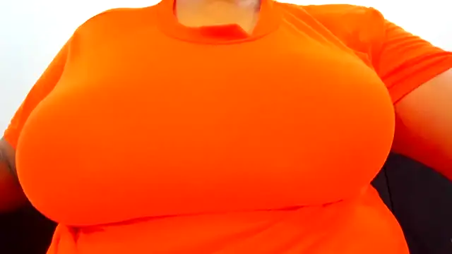 Snapshot of Kika_teem chatting on October 2, 2025, 6:11 pm Kika teem online show from October 2, 2025, 6:11 pm