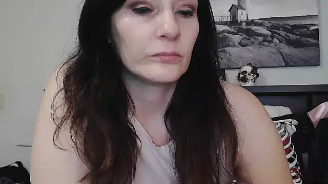 CrystalLakeXO online show from February 8, 2025, 8:52 am