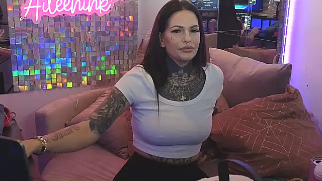AileenInkOfficial online show from February 1, 2025, 4:32 pm