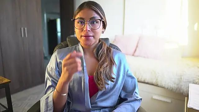 Snapshot of SaraParisi chatting on September 25, 2025, 10:38 pm SaraParisi online show from September 25, 2025, 10:38 pm