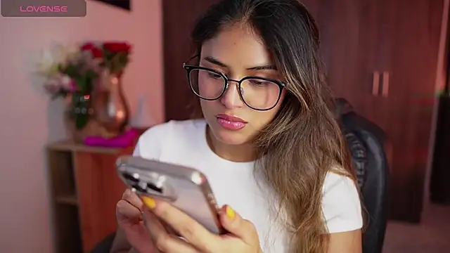 SaraParisi online show from March 18, 2026, 10:21 pm