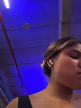 Snapshot of SaraParisi chatting on November 7, 2025, 5:17 pm SaraParisi online show from November 7, 2025, 5:17 pm