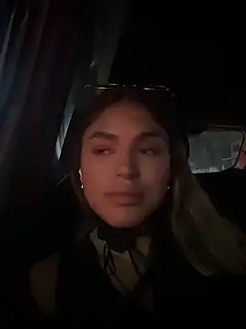 Snapshot of SaraParisi chatting on October 19, 2025, 11:18 pm SaraParisi online show from October 19, 2025, 11:18 pm