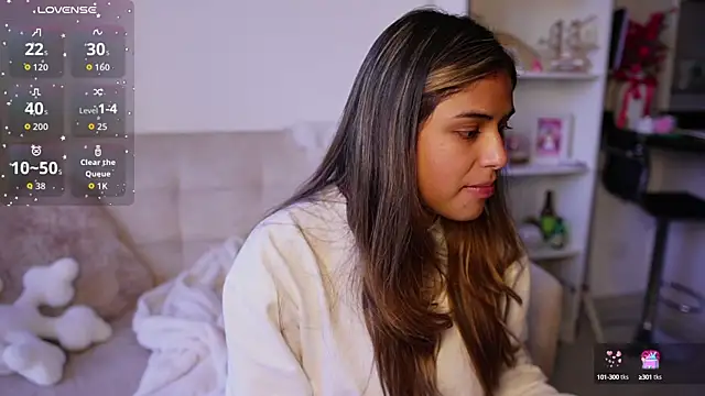 Snapshot of SaraParisi chatting on October 16, 2025, 10:29 pm SaraParisi online show from October 16, 2025, 10:29 pm