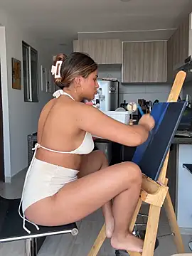 Snapshot of SaraParisi chatting on October 13, 2025, 7:04 pm SaraParisi online show from October 13, 2025, 7:04 pm