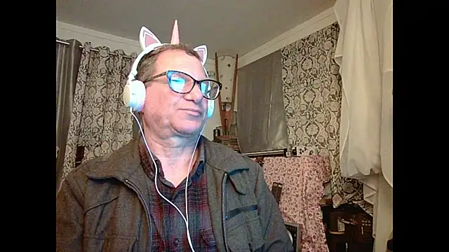 coryassman online show from February 8, 2025, 7:48 am