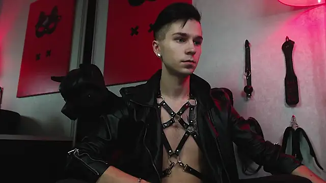 Joseph  Quinn online show from January 30, 2025, 10:29 am