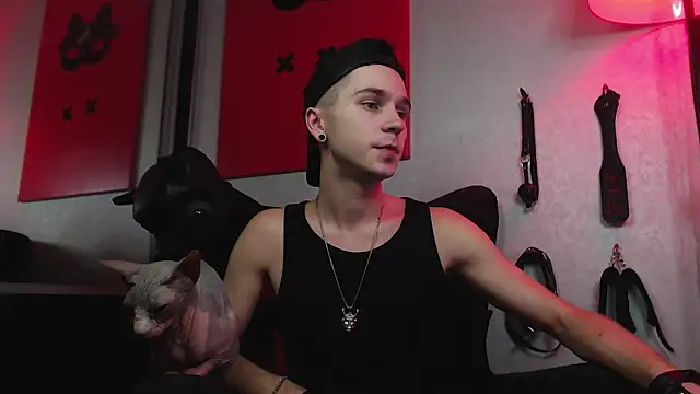 Joseph  Quinn online show from January 25, 2025, 12:06 am